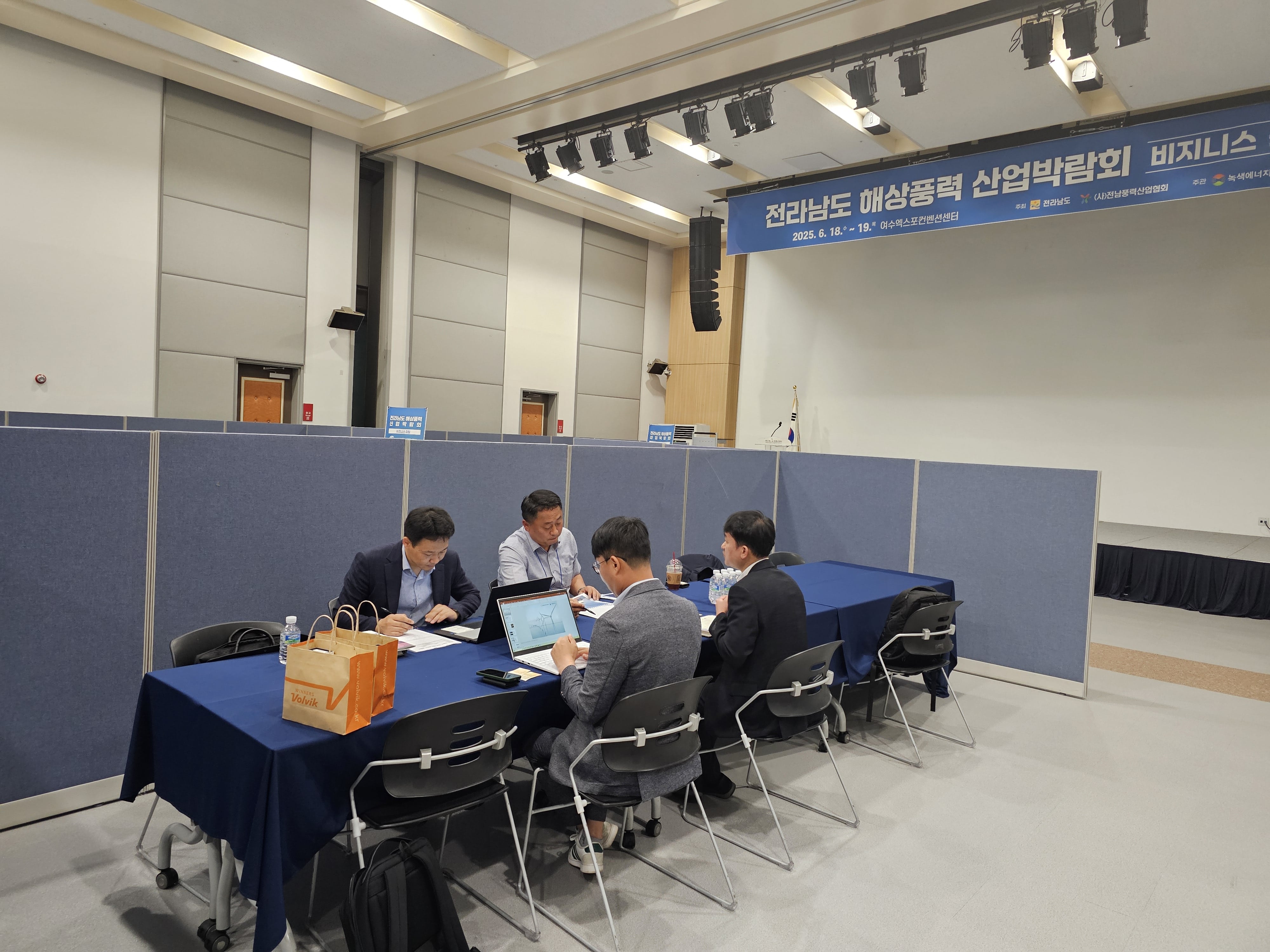 비즈니스상담-유탑-min.jpg